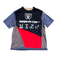 the oakland raiders logo on a t - shirt