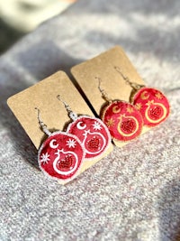 a pair of red earrings with stars on them