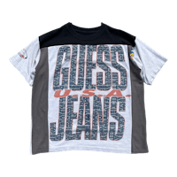 a t - shirt with the words guess jeans on it