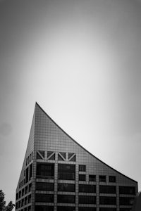 a black and white photo of a building