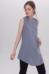the model is wearing a grey sleeveless top