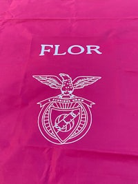 a pink blanket with the word flor on it