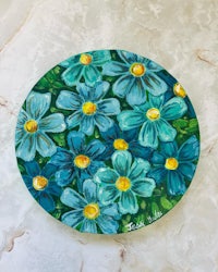 a round plate with blue flowers on it