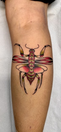 a tattoo of a bee on a woman's thigh