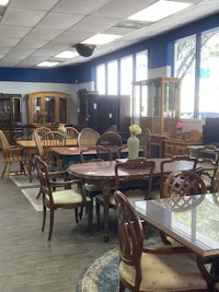 a room full of chairs and tables